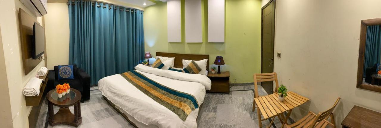 Hotel Holiday ラホール エクステリア 写真
